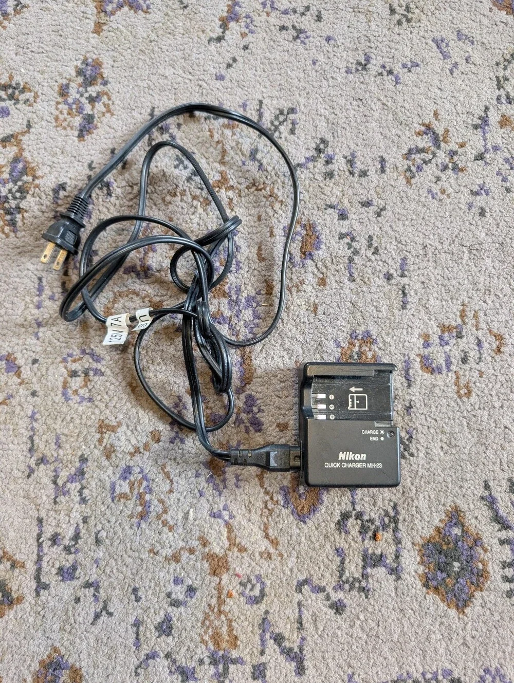 Genuine OEM Nikon Quick Battery Charger MH-23 8.4V .9A *BATTERIES NOT INCLUDED*